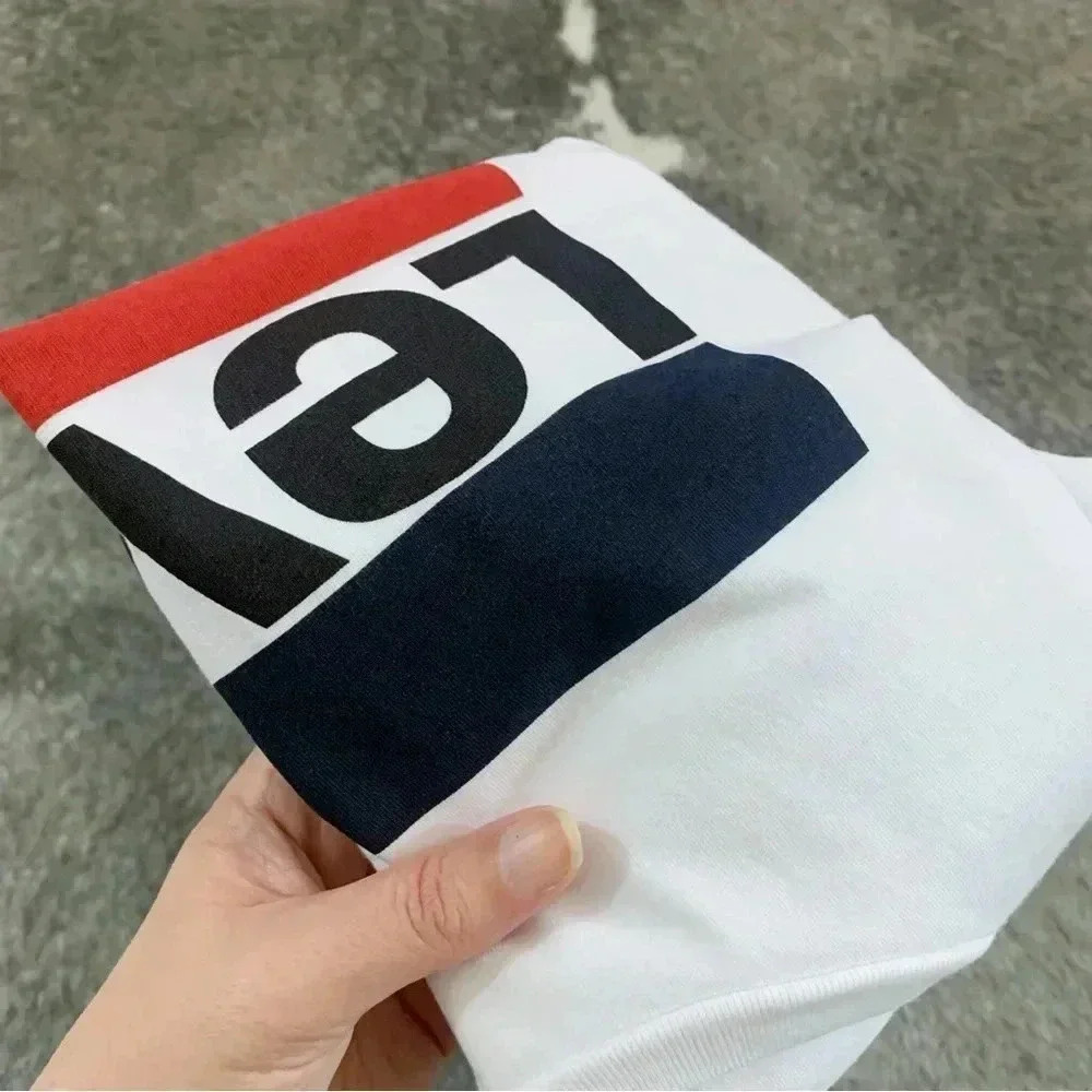 Levi’s Tee - Picture 8 of 11